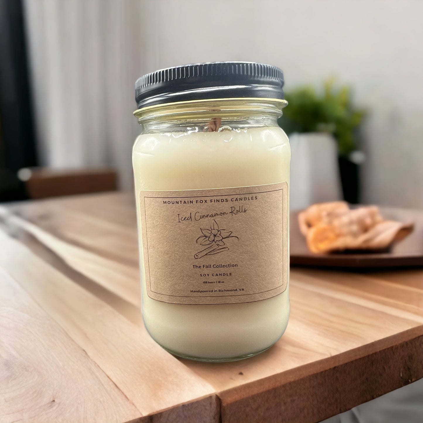Iced Cinnamon Rolls Candle